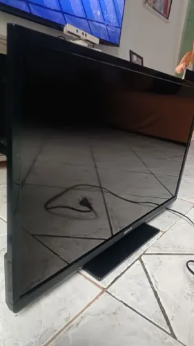 Vendo tv 32 pol não é smart novinha