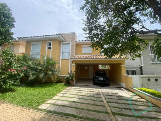 Casa de Alto Padrão à Venda no Condomínio Raízes Granja Viana Cotia | 4 Suítes | 315 m²