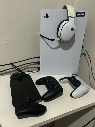 Ps5 digital + 2 controles + PlayStation Portal 