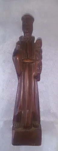 Escultura em madeira jacarandá, década de 70, representando Santo Antônio