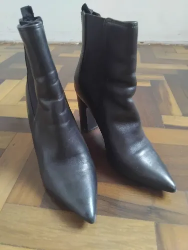 Bota Arezzo couro 35.36
