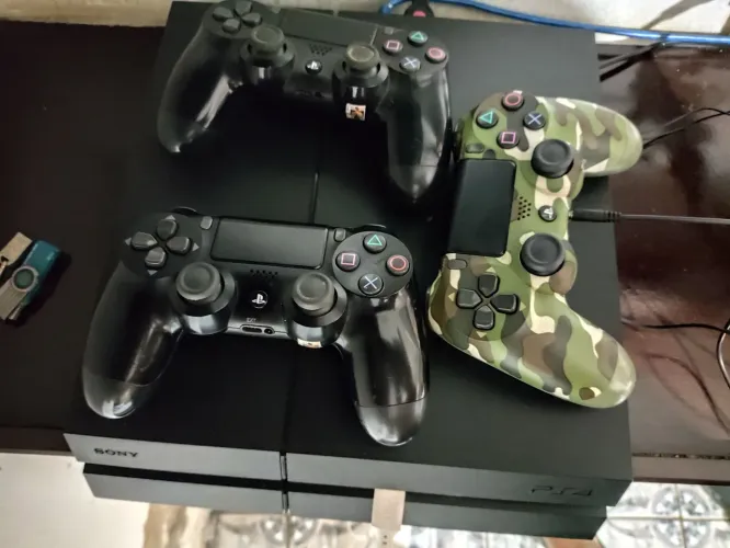 Vendo PS 4, 1TBs