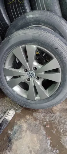 Hum jogo de rodas aro 15 com péneus furacão 4 pôr 100 volkes GM Honda Corolla Fiat e ou