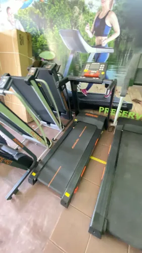 Esteira seminova com inclinação automática
