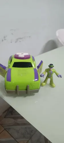 Carro e boneco Charada