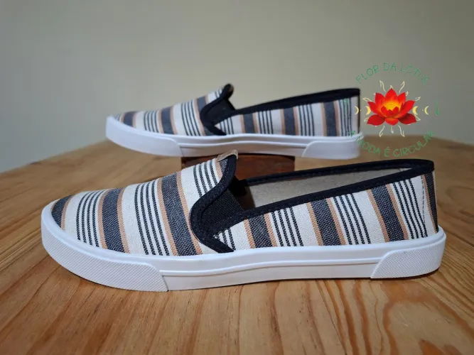 Tênis Slip On Listrado Moleca Tam.36
