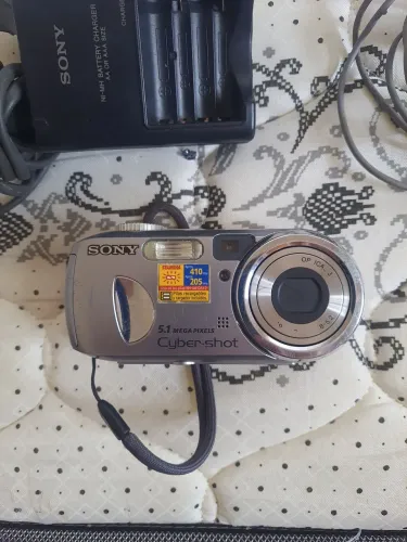 Câmera Digital Sony Cyber-Shot Vintage + 2 Cartões Memory Stick 128MB / 16MB