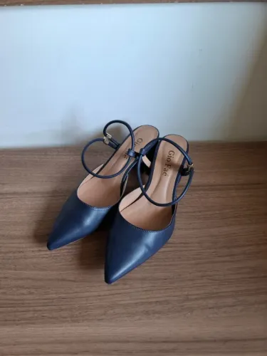 Scarpin slingback Gio Fáe azul-marinho nº 36
