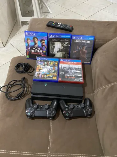 Ps4 Slim, 2 controles