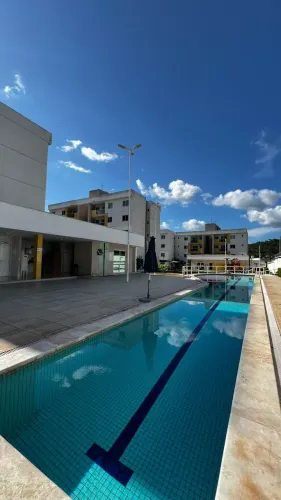 Irene aluga apt no California club Mobiliado