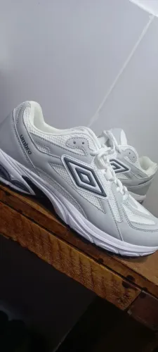 TÊNIS UMBRO TACNA - NUNCA USADO - COR BRANCO