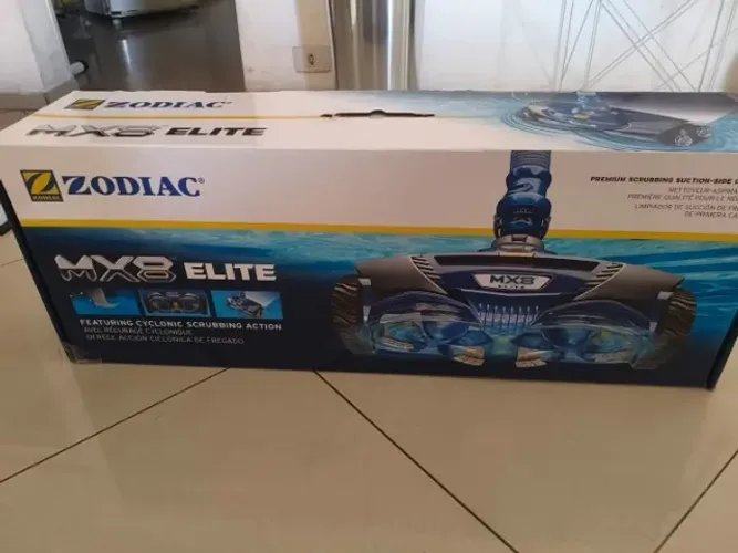Robô aspirador de piscina