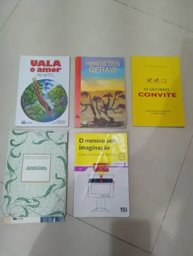 5 Livros diversos semi novos