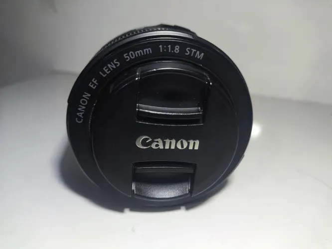 Canon EF LENS 50 mm1: 1.8 STM
