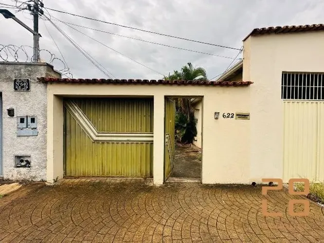 Sobrado para alugar no Setor Campinas, em Goiânia - GO.