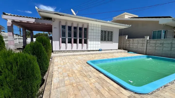 CASA COM 3 QUARTOS SENDO 1 SUÍTE - FLOR DE NAPOLIS