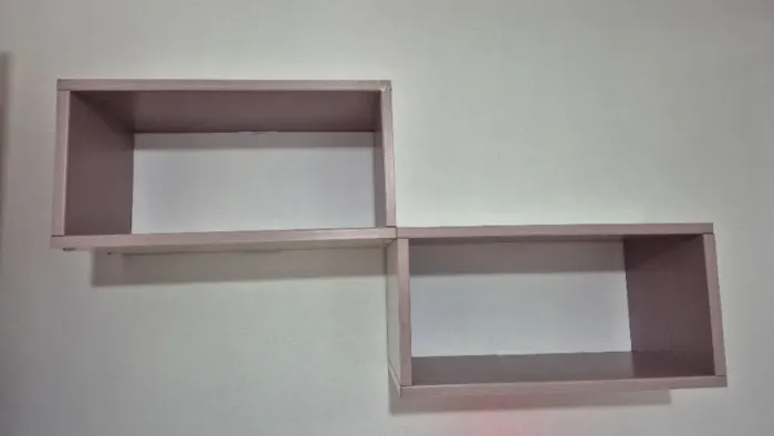 Nicho de madeira tem de 2 cores