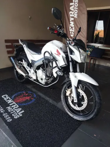 Vende-se CB250 Twister top Financiamos *