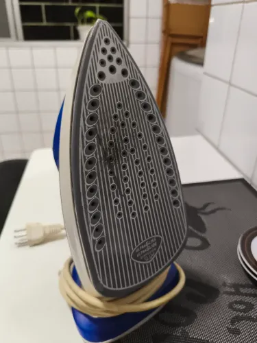 Ferro de passar a vapor