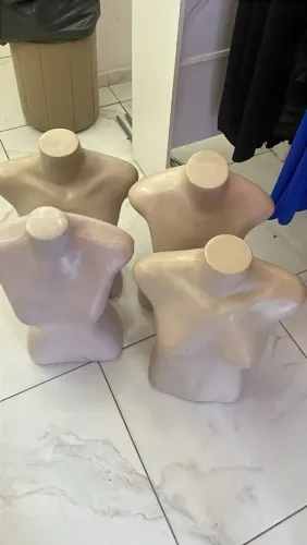Vendo 4 manequins  30 cada