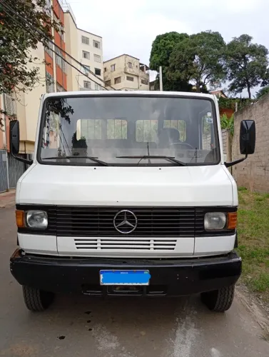 Caminhão Mercedes Benz 709 3/4