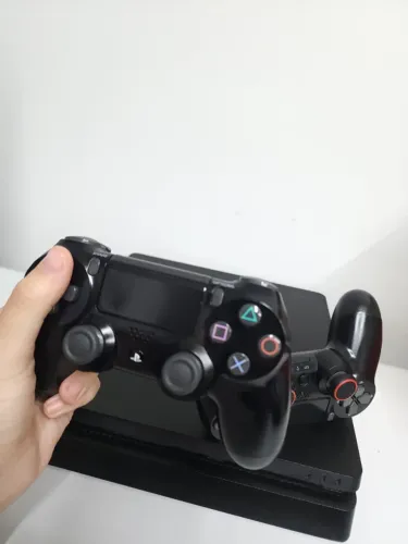 PS4 Slim 1TB + 2 Controles | 100% - Nunca Aberto
