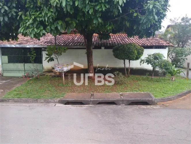 Dois lotes que juntos, totalizam 502 m². Casa com 3 quartos, 2 Suites, Venda individual ou