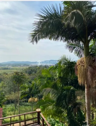 Casa com vista para a lagoa à venda na Encantada, Garopaba/SC