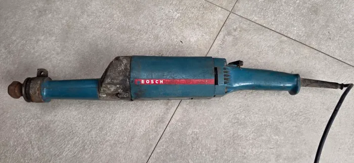 1 Retífica reta e 1 Esmerilhadeira Bosch