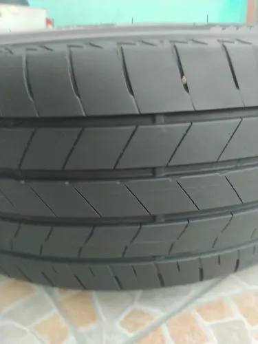 01 pneu 225/45/17 bridgestone turanza T005