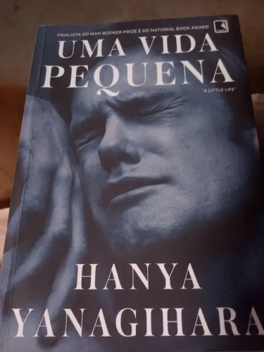 Livro uma vida pequena