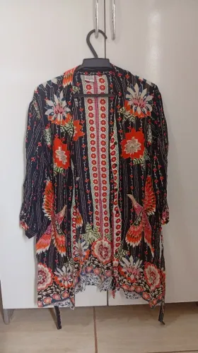Casaquinho sobrepor estampa flores tamanho G<br>R$35,00