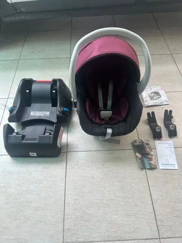 Carrinho de bebê e cadeirinha