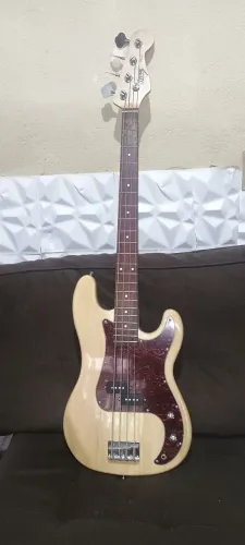Contrabaixo Seven 4 cordas modelo ( Precision Bass )