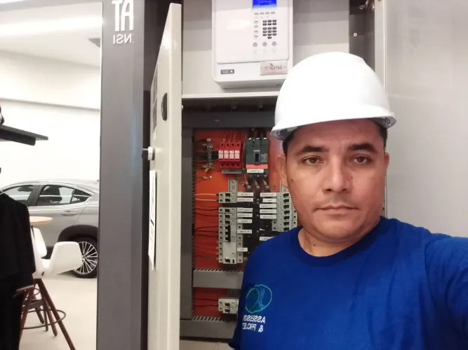 Eletricista de Quadros elétricos
