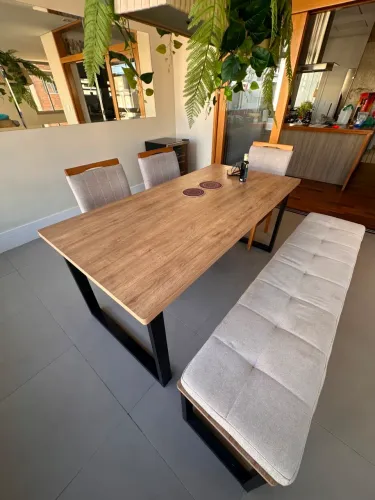 Vendo Mesa Industrial 6 lugares 1,80m x 0,90, com 3 cadeiras e um banco estofado em linho