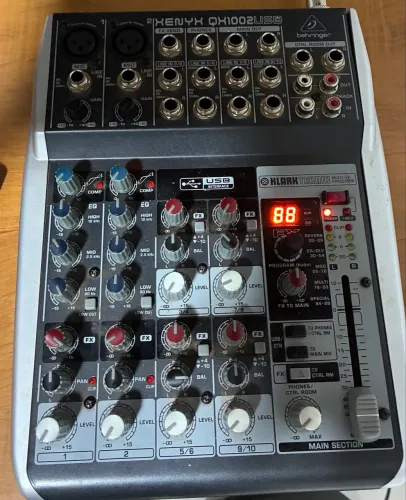 Mesa de Som Behringer XENYX QX1002USB - Excelente Estado - 10 Canais