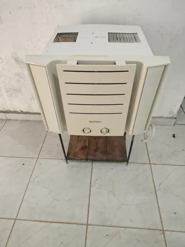 Ar condicionado splinge Midea 7.500 BTUS funcionando perfeitamente gelando bem manutenção 