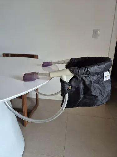 Cadeirinha de alimentação infantil