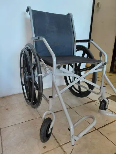 Cadeira de rodas nova