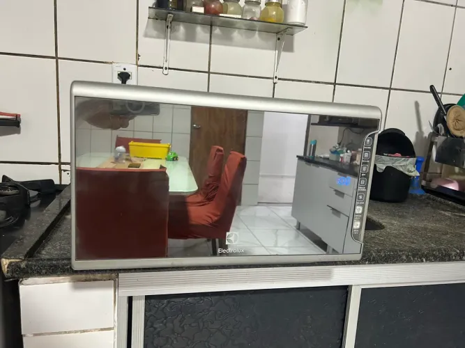 Microondas Electrolux 31L espelhado