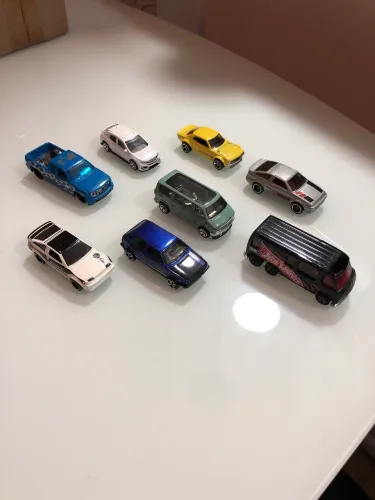 Lote com miniaturas Hotwhees / Matchbox