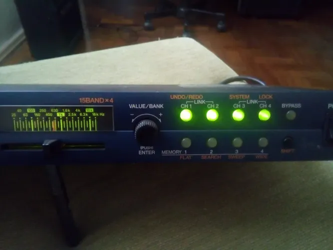 Equalizador Roland srq 4015
