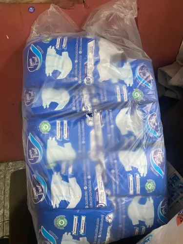 Vendo esses nove pacote de fralda geriátrica tamanho XG