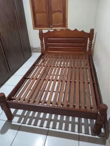 Cama de madeira