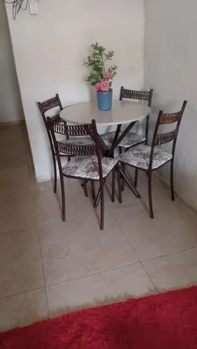 Mesa de mármore branco redonda