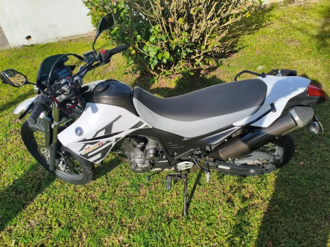 XT 660 R 2018 com chave reserva e manual e nem 15 mil rodados