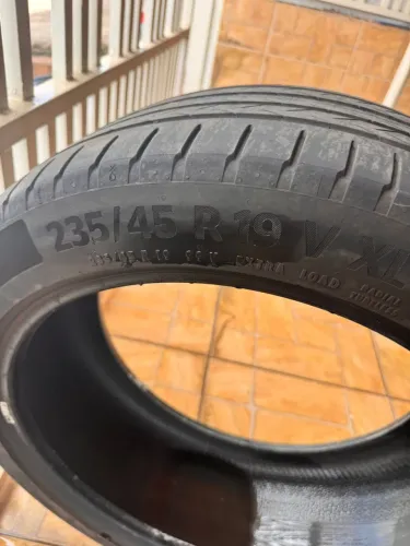 Pneus 235/45R19 VXL