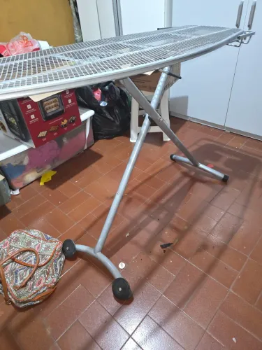 Tábua de passar ferro de metal desmontável!