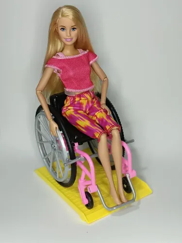 Barbie com cadeira de rodas
